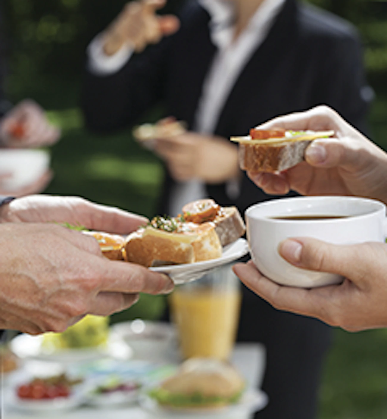 Business Eating Outside_144CMYK_Images_240x260.jpg